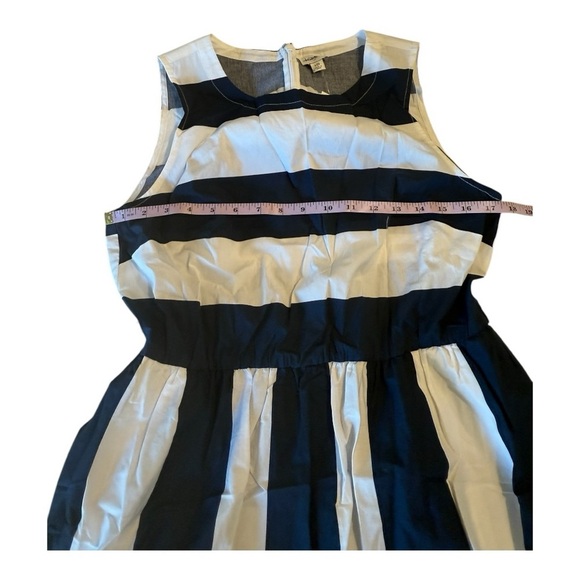 J. Crew **Navy Bold Stripe Poplin Midi Dress with Pocket Size 8P with No belt - Picture 13 of 14